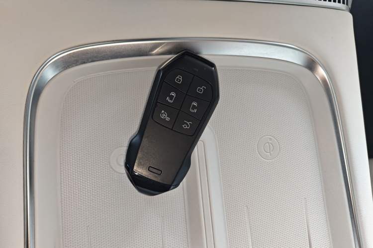 Used XPeng X9 2024 702 Ultra-Long Range Max
