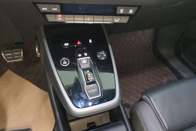 Used Audi Q5 e-tron 2023 40 e-tron Shining Edition Mecha Kit
