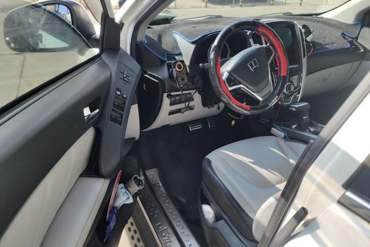 Used Luxgen U6 SUV 2014 2.0T ZhiZun Model