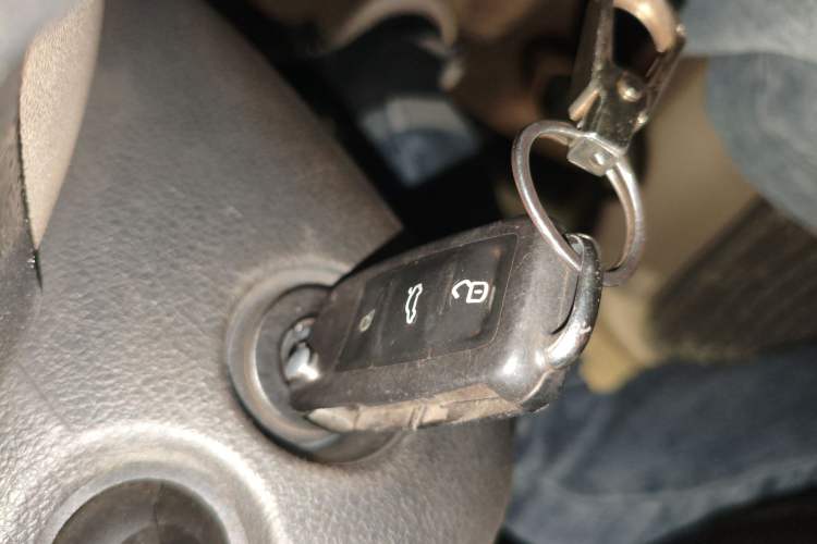 Used Volkswagen Santana 2015 1.4L Manual Comfort Edition
