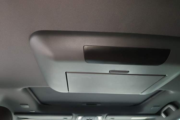 Used Toyota SIENNA 2021 2.5L Hybrid Platinum Edition Headliner