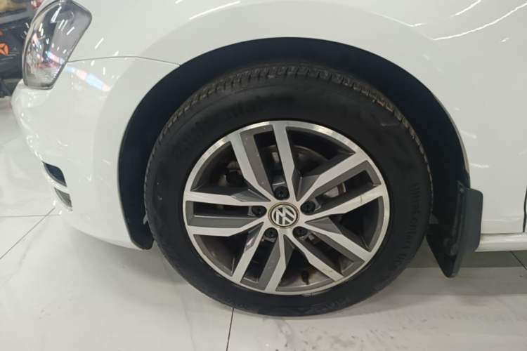 Used Volkswagen Golf 2016 230TSI Automatic Luxury Version
