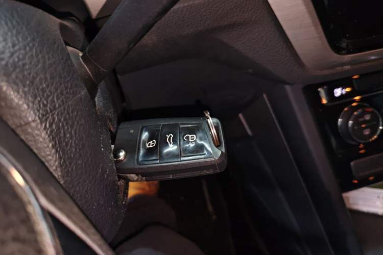 Used Volkswagen Touran 2016 Volkswagen Touran L 280TSI DSG Comfort Edition Vehicle Key