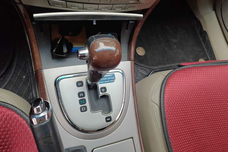 Used Mitsubishi Galant 2012 2.0L Elite Edition Gear Lever