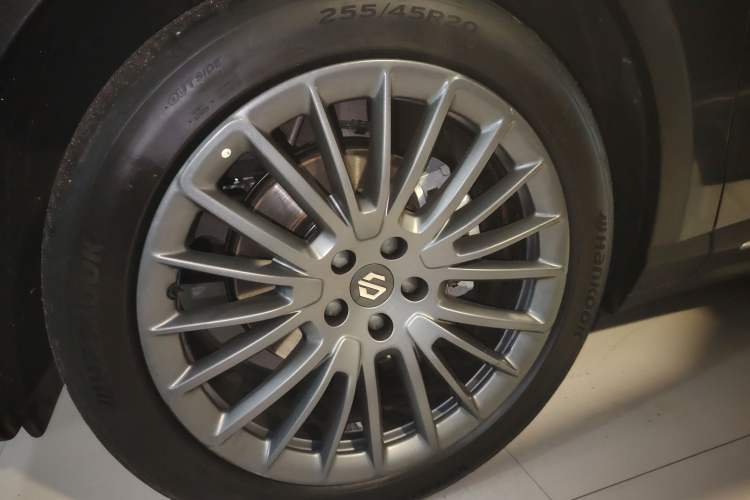 Used Leapmotor C11 2023 Pure Electric 500 Smart Edition Left Front Wheel Hub