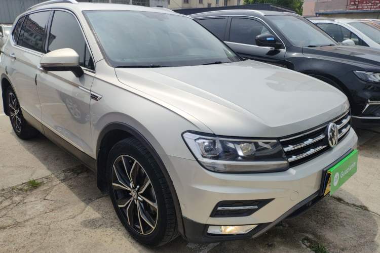 Used Volkswagen Tiguan L 2019 Revised 330TSI Automatic Two-Wheel Drive Smart & Luxury Edition China VI Standard Front Right 45 Deg