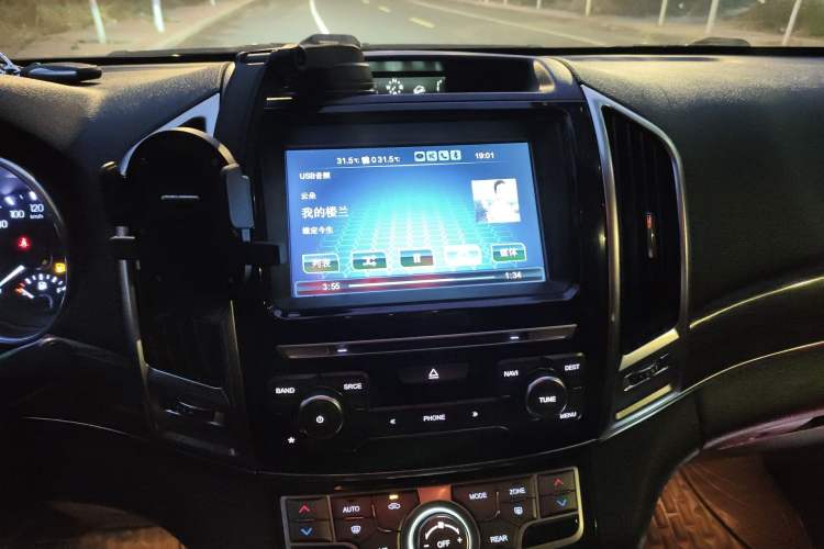 Used Haval H9 2015 2.0T Four-Wheel Drive Standard Model 7 Seats
