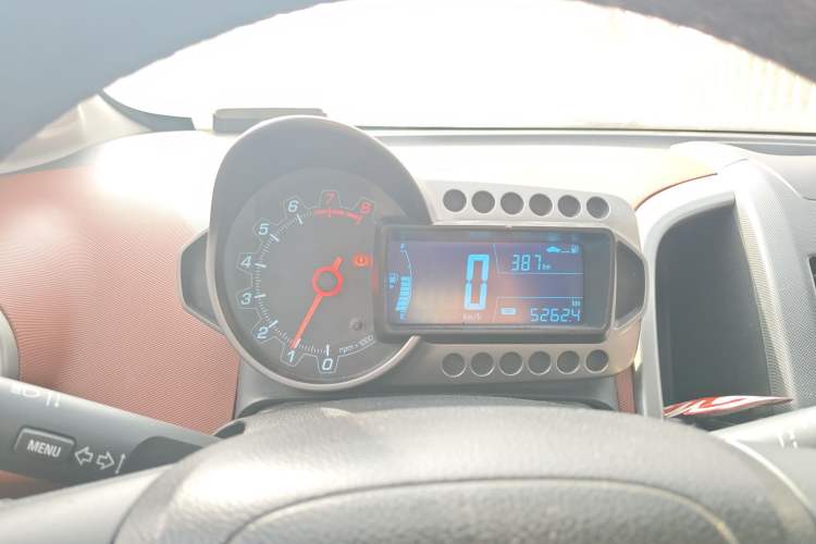 Used Chevrolet Aveo Sonic 2011 Hatchback 1.6L MT SX
