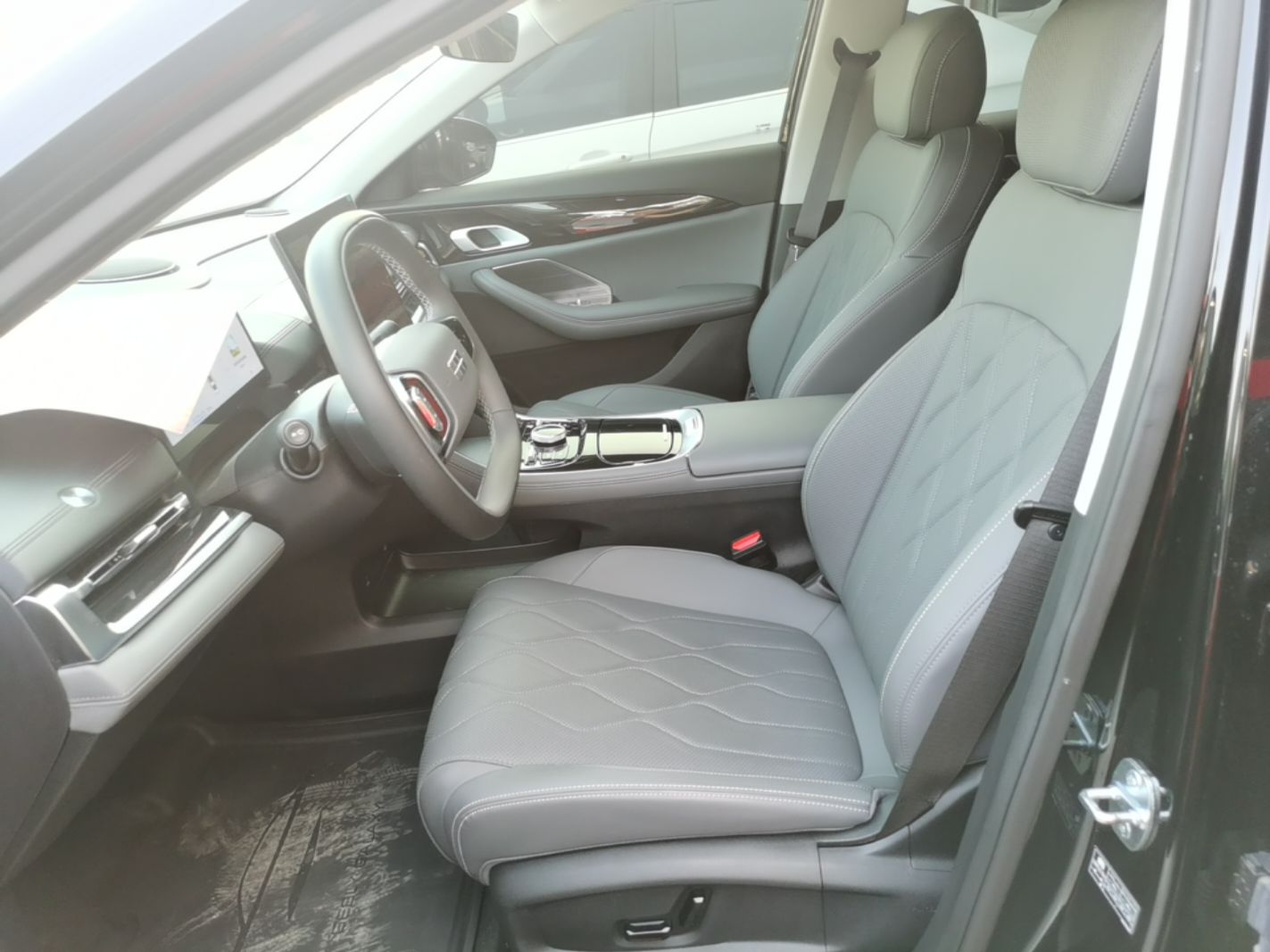 Geely Galaxy A7 2025 Model EM-i 150km Exploration+ Edition — снимка 17