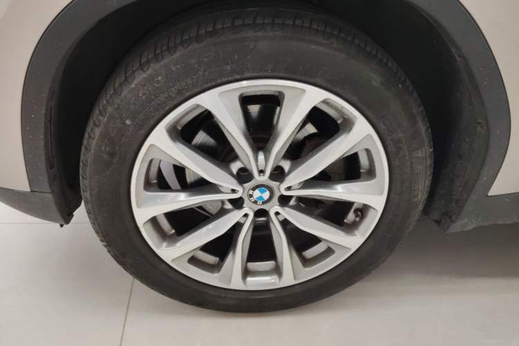 Used BMW X3 2021 xDrive25i Luxury Package Left Front Wheel Hub