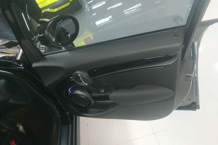 Used MINI MINI 2023 1.5T COOPER Artist Five-Door Edition