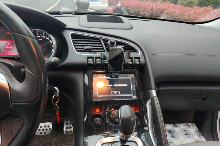 Used Peugeot 3008 2015 1.6THP Automatic Prestige Edition Audio And AC Panel