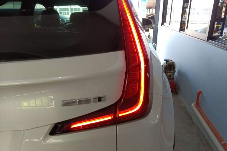 Used Cadillac XT4 2020 28T Two-Wheel-Drive Leading Version
