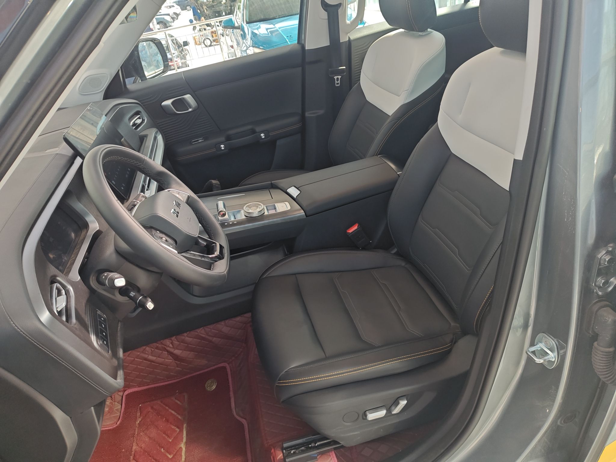 المقاعد الأمامية داخل السيارة