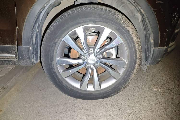 Used Geely Auto Emgrand X7 Sport 2016 1.8TD Automatic Smart Model Right Front Wheel Hub