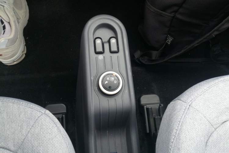 Used Wuling Hongguang MINIEV 2021 Macaron Premium Model – Lithium Iron Phosphate Gear Lever