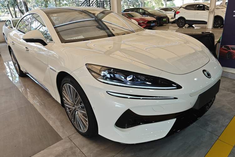 Used Denza Z9 2024 1100 km All-Wheel-Drive Ultra Version