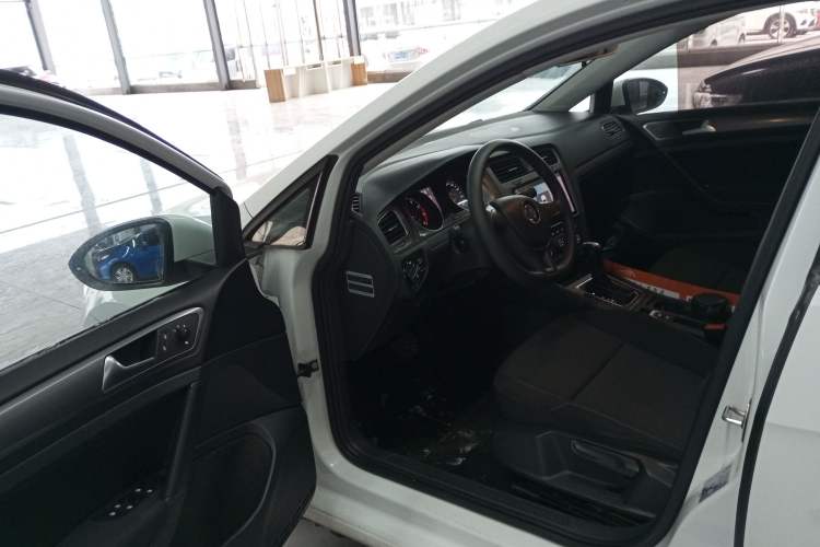 Used Volkswagen Golf 2016 1.6L Automatic Fashion Model