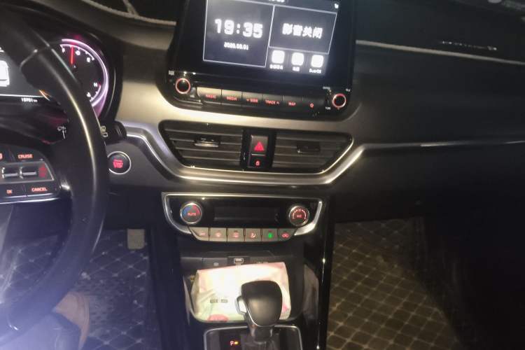 Used Kia Sportage R 2018 2.0L Automatic Smart Luxury Version China V Standard Audio And AC Panel