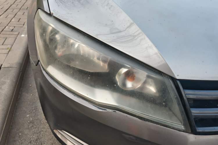 Used Volkswagen Jetta 2015 Value Edition 1.6L Manual Fashionable Style Right Front Headlight