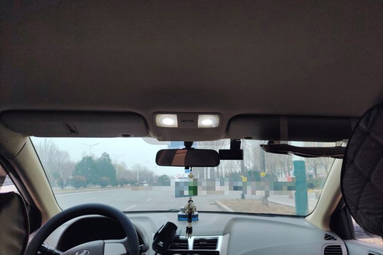 Used Hyundai Verna (older generation) 2010 Sedan 1.4L Automatic Comfort Model GS Headliner