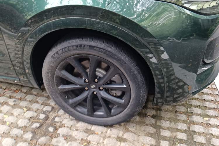 Used Li Auto ONE 2021 Extended-Range 6-Seater Version Right Front Wheel Hub