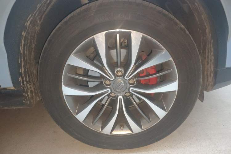 Used GAC Trumpchi GS8 2017 320T Two-Wheel Drive Luxury Smart Connectivity Version (7 Seats) Right Front Wheel Hub