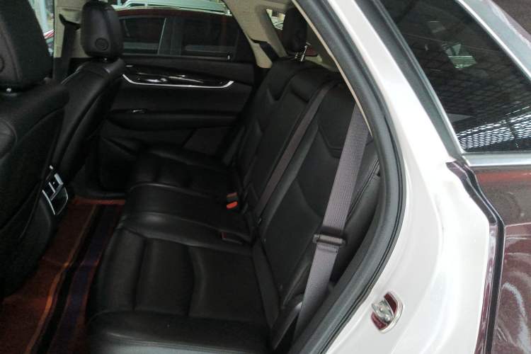 Used Cadillac XT5 2016 28T Four-Wheel Drive Luxury Model Left Rear Seat