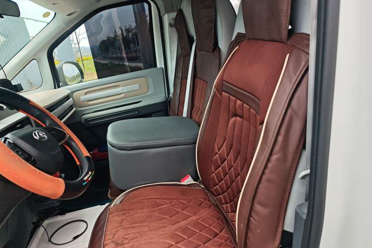 Used SAIC MAXUS Dana V1 2025 Low-Roof Multi-Function Version 42 kWh Left Front Seat