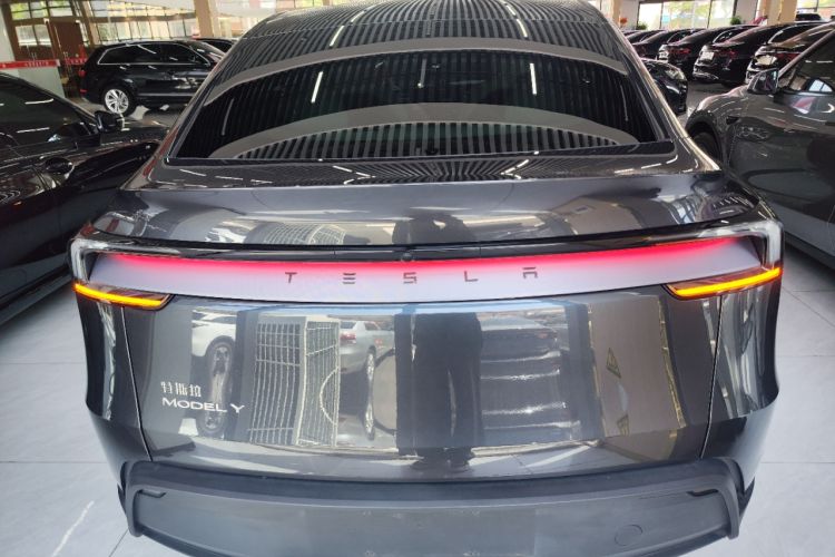 Used Tesla Model Y 2025 Rear-Wheel-Drive Version
