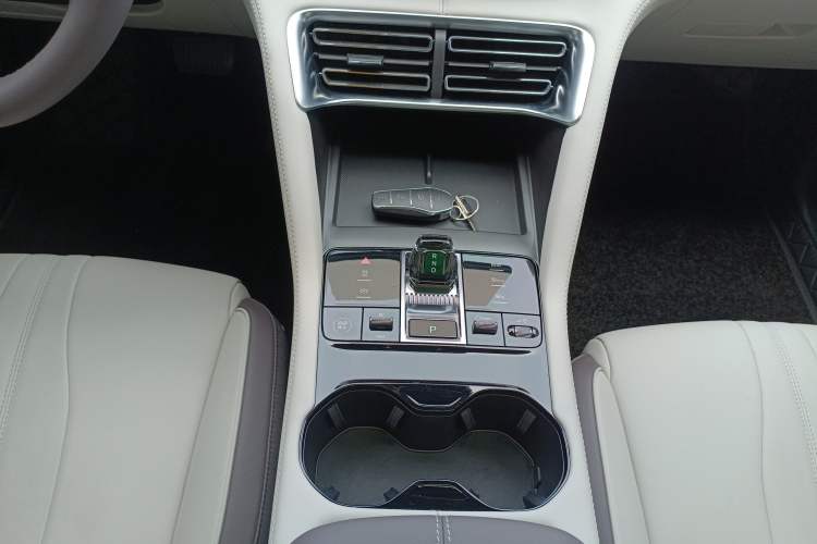 Used BYD Song PLUS New Energy 2025 DM-i 112KM Prestige Model Gear Lever