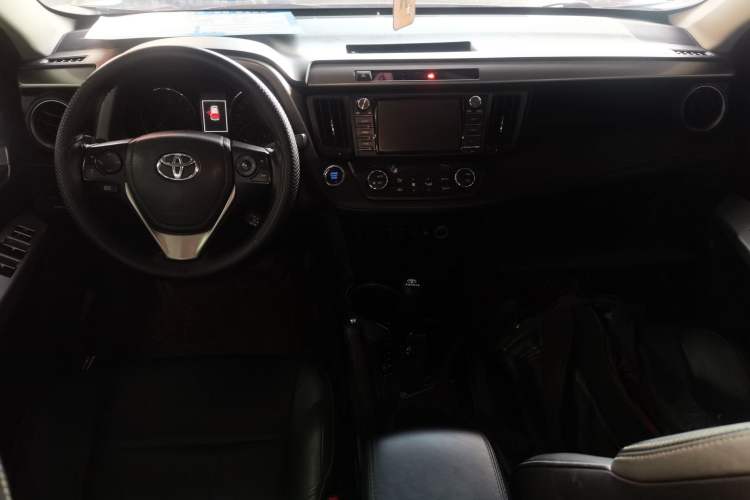 Used Toyota RAV4 2016 2.0L CVT Two-Wheel Drive Smart Edition China V Standard Center Console