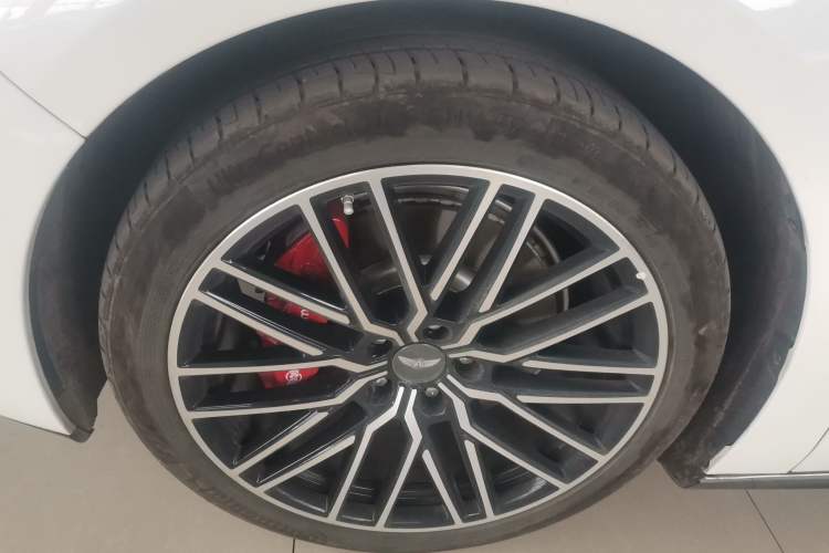 Used Yuanhang Y6 2023 620 km All-Wheel Drive Premium Edition
