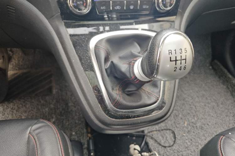 Used Haval H6 2015 Upgraded Model 1.5T Manual Two-Wheel Drive Elite Version
