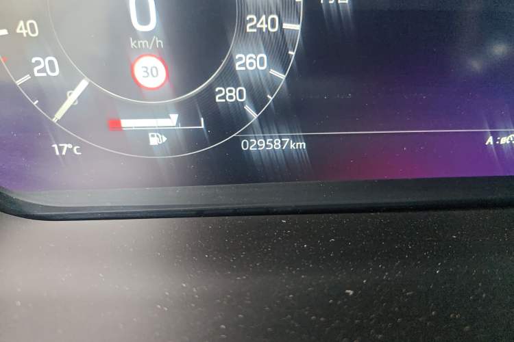 Used Land Rover Discovery Sport New Energy 2022 Facelifted P300e Plug-in Hybrid Electric Version Odometer Close Up