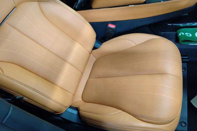 Used Geely Galaxy LEVC L380 2024 140-Degree 6-Seater All-Wheel-Drive Ultra