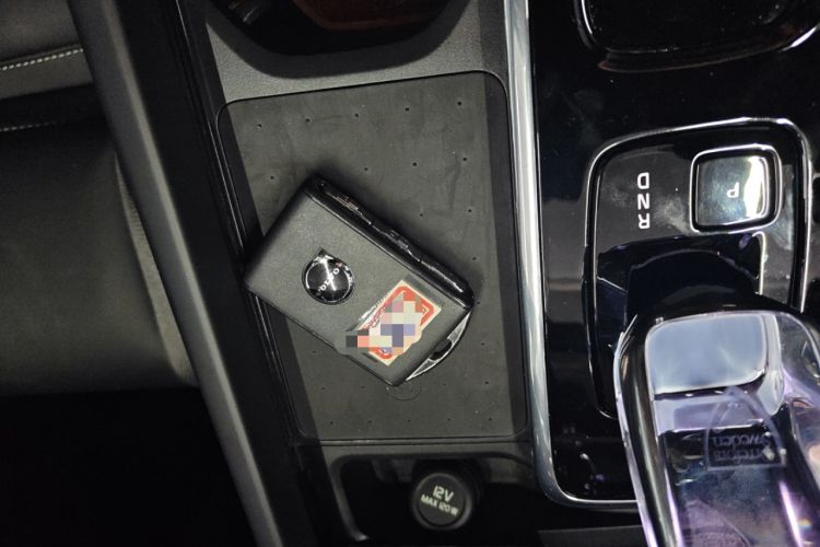 Used Volvo XC60 New Energy 2025 Plug-in Hybrid Long-Range All-Wheel Drive Zhiyuan Extreme Night Black Edition