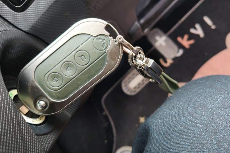 Used Wuling Hongguang MINIEV 2022 Macaron Premium Model – Lithium Iron Phosphate Vehicle Key