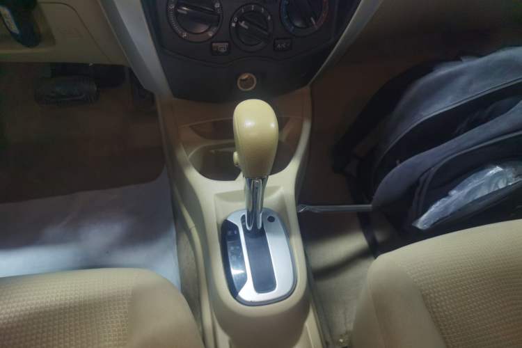 Used Nissan Livina 2015 1.6XE CVT Comfort Edition Gear Lever