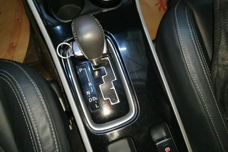 Used Mitsubishi Outlander 2019 2.0L Two-Wheel Drive Comfort Edition 5 Seats China VI Standard