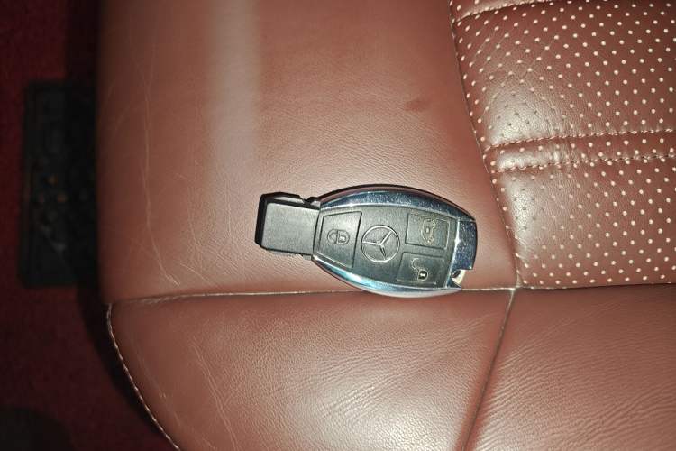 Used Mercedes-Benz Viano 2013 3.5L Dynamic Edition Vehicle Key