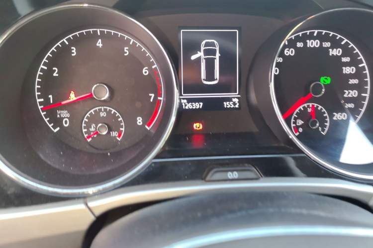 Used Volkswagen Touran 2016 Volkswagen Touran L 280TSI DSG Comfort Edition Odometer Close Up