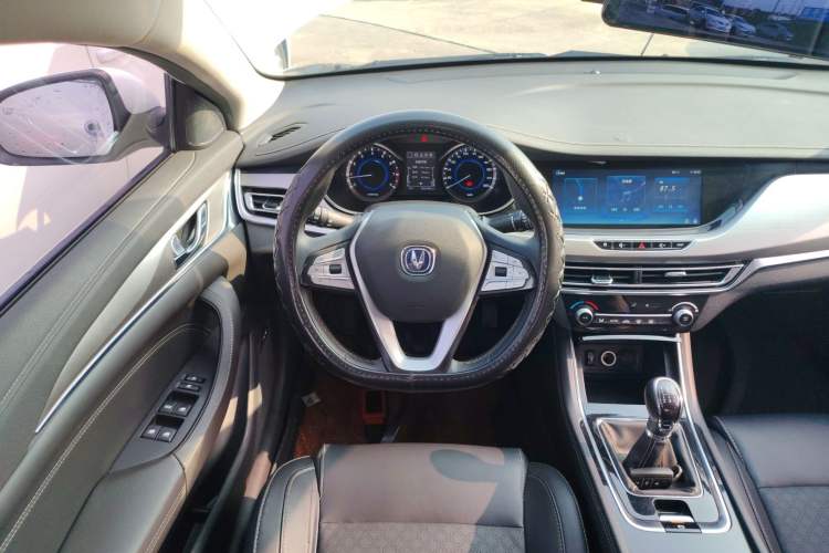 Used Changan Eado 2019 High-Energy Edition 1.6L GDI Manual Pioneer Model China VI Standard
