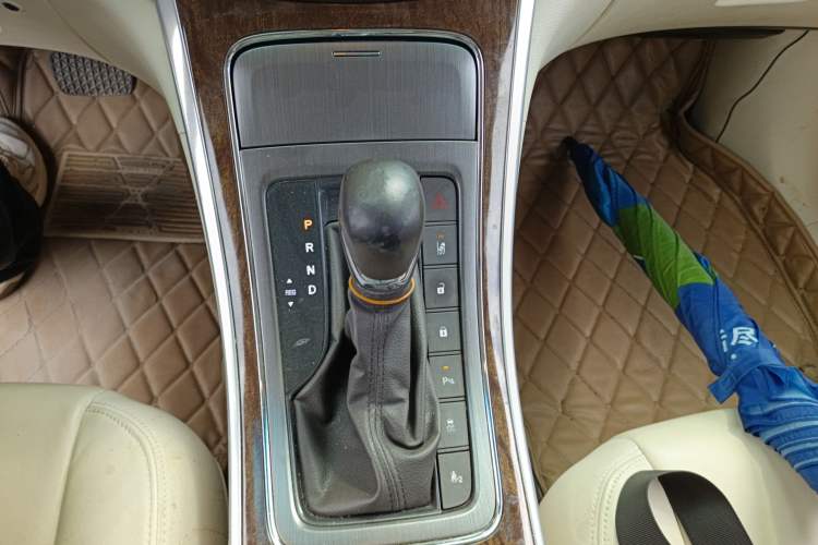 Used Roewe e950 2016 1.4T Executive Deluxe Edition Gear Lever