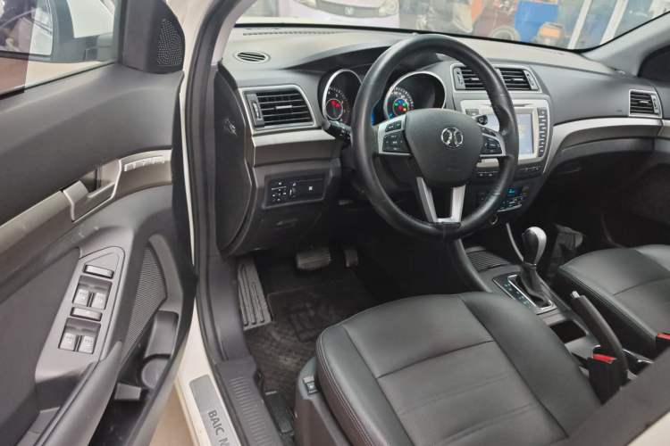 Used BAIC Senova X65 2015 2.0T automatic luxury version
