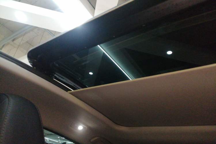 Used Hongqi H5 2020 1.8T Automatic Smart Connect Flagship Edition Headliner