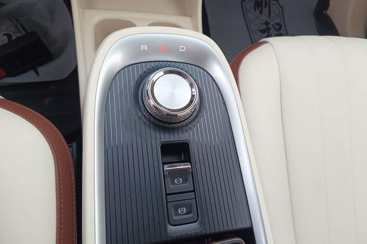 Used ORA Good Cat 2022 Morandi Edition 400km Standard Range Luxury Version Lithium-Ion Battery
