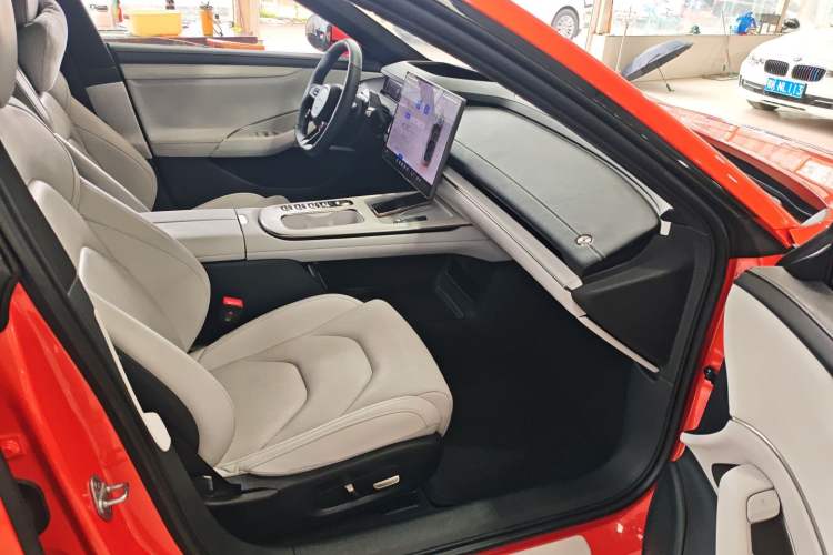 Used Xiaomi Auto SU7 2024 Four-Wheel Drive Ultra-Long Range Advanced Intelligent Driving Max Edition