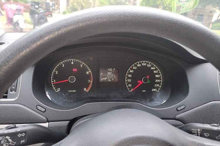 Used Volkswagen Sagitar 2012 1.6L Automatic Comfort Edition Instrument Cluster