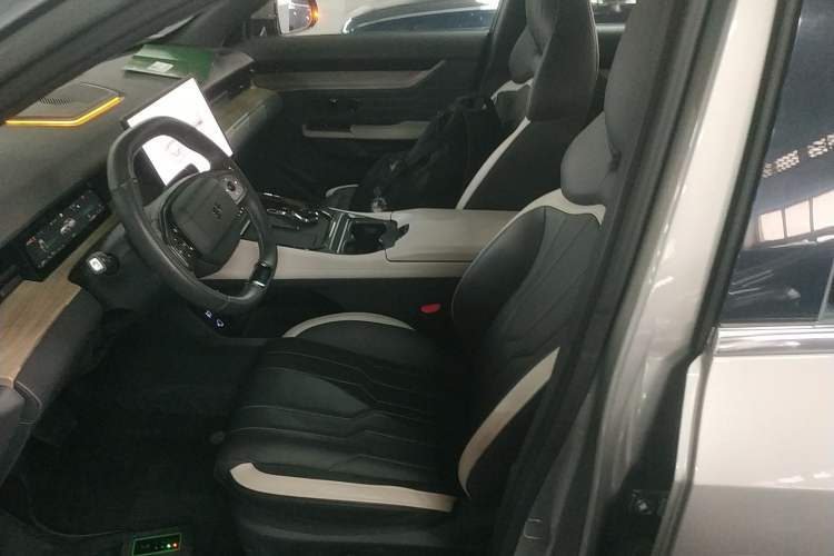 Used JETOUR Shanhai L6 2024 1.5TD DHT ULTRA
